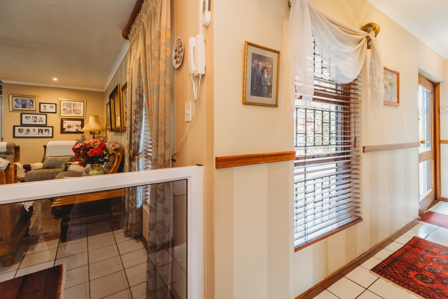 4 Bedroom Property for Sale in Loerie Park Western Cape